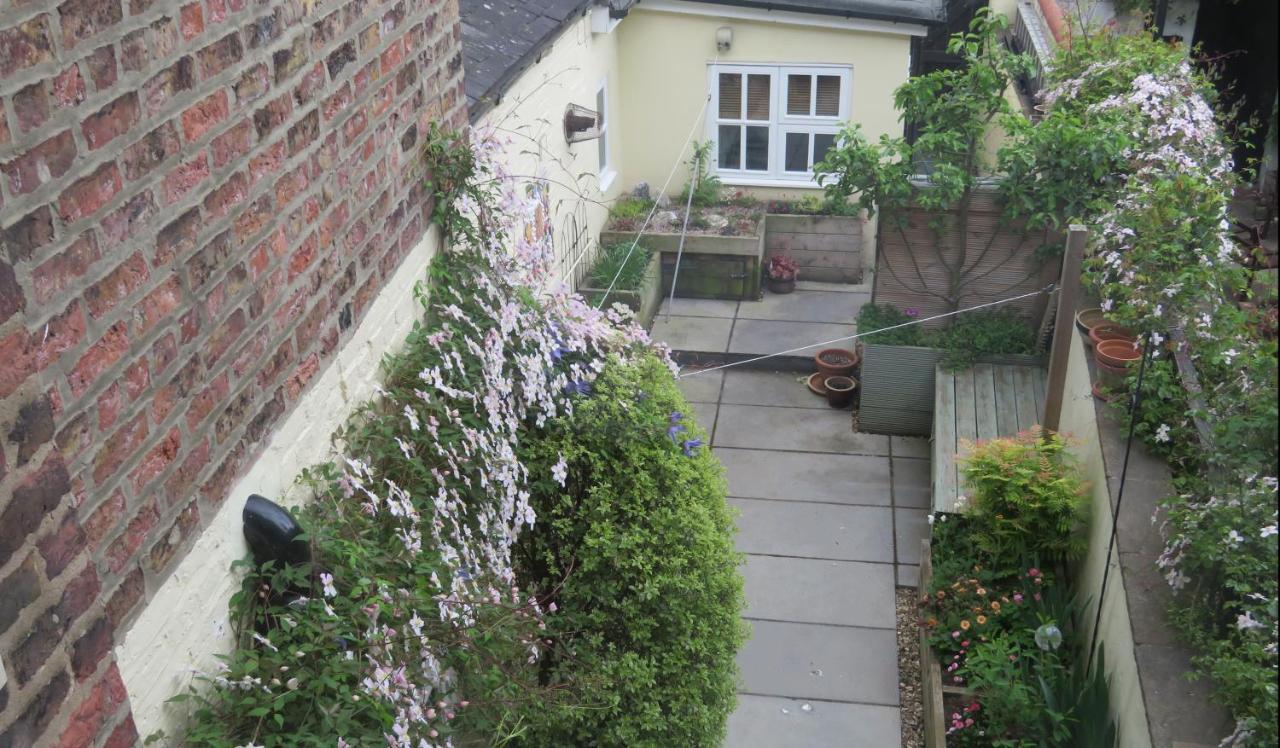 Avondale Guest House York Esterno foto